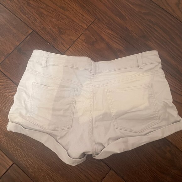 H&M tan low waisted shorts (size 4) - Picture 3 of 3